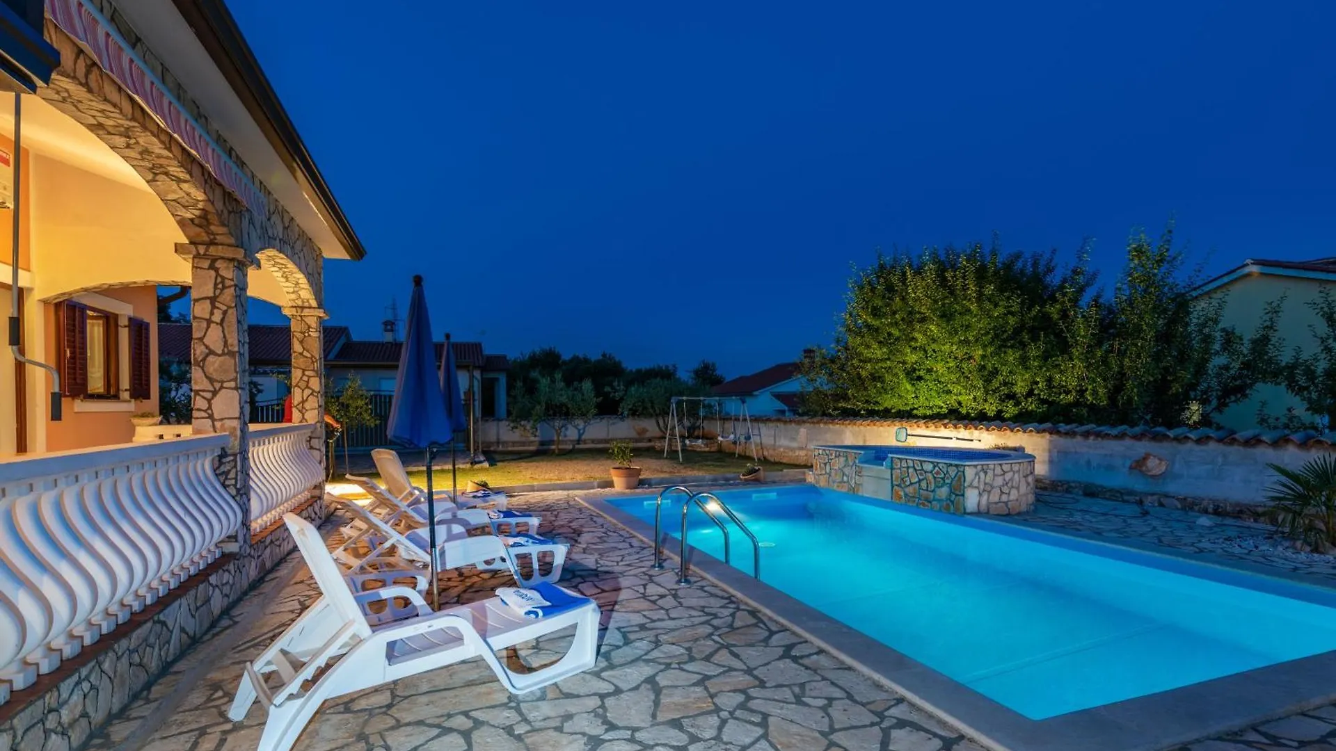 Hébergement de vacances Villa Mirela, A Romantic And Charming Pool Villa Nedeščina