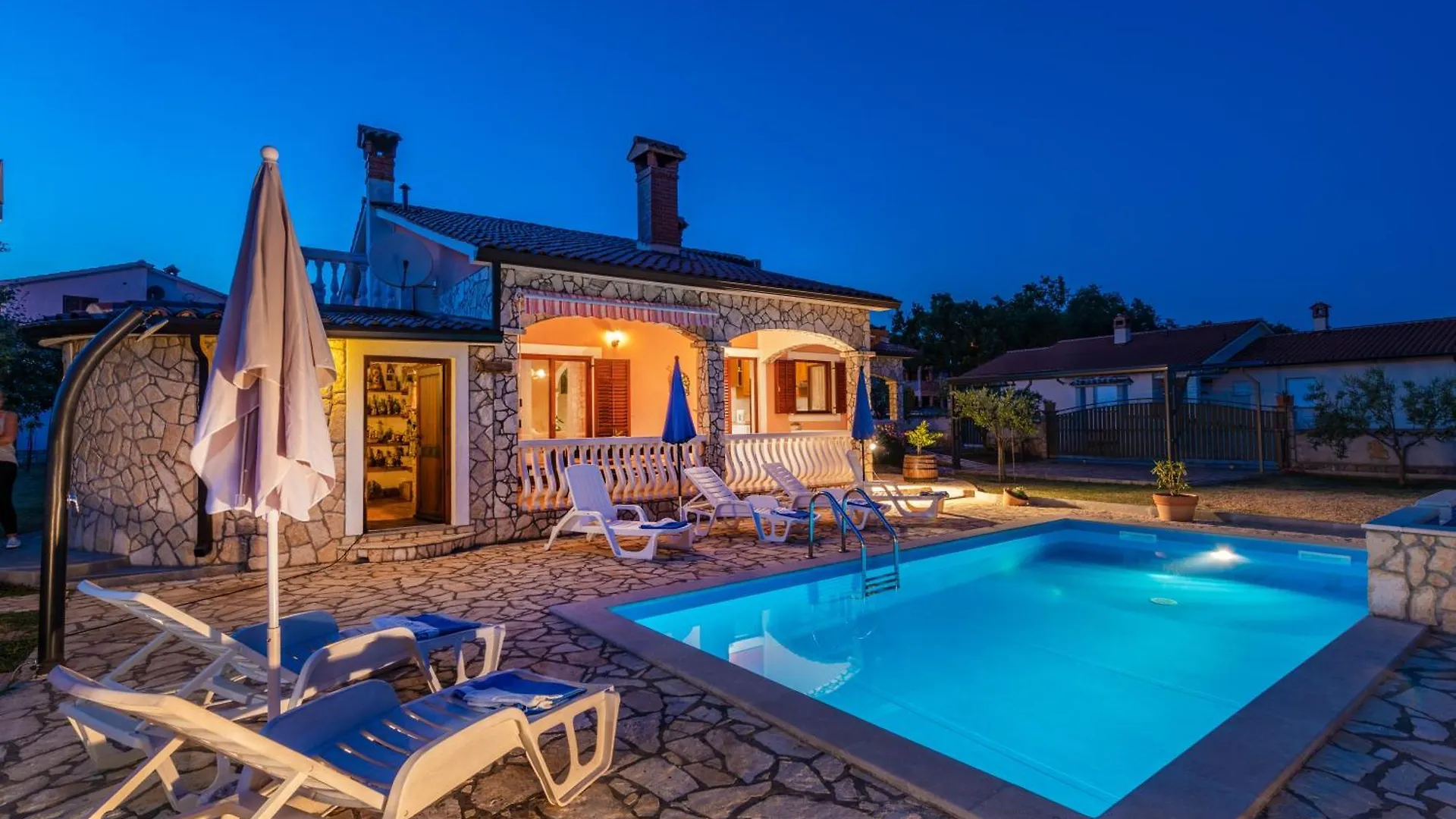 Villa Mirela, A Romantic And Charming Pool Villa Nedescina Holiday home