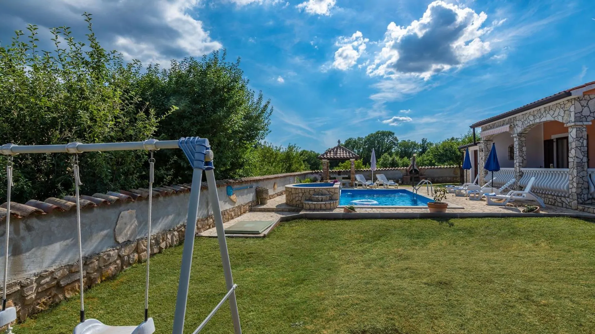 Villa Mirela, A Romantic And Charming Pool Villa Nedescina